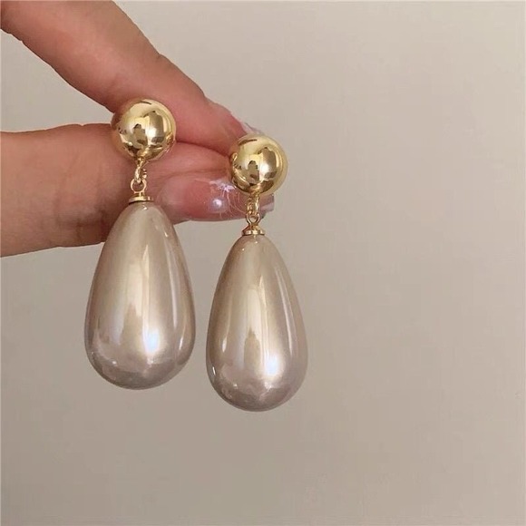 Elegant Gold Teardrop Pearl Earrings | 925 Silver Post | Vintage-Inspired Gift - Picture 2 of 5